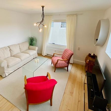 Cute Apartment - Detmold City Center - Large Kitchen, Bath, South Facing Balcony - Free Parking And Wifi Exterior foto