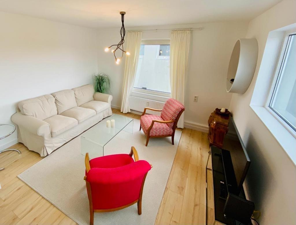 Cute Apartment - Detmold City Center - Large Kitchen, Bath, South Facing Balcony - Free Parking And Wifi Exterior foto